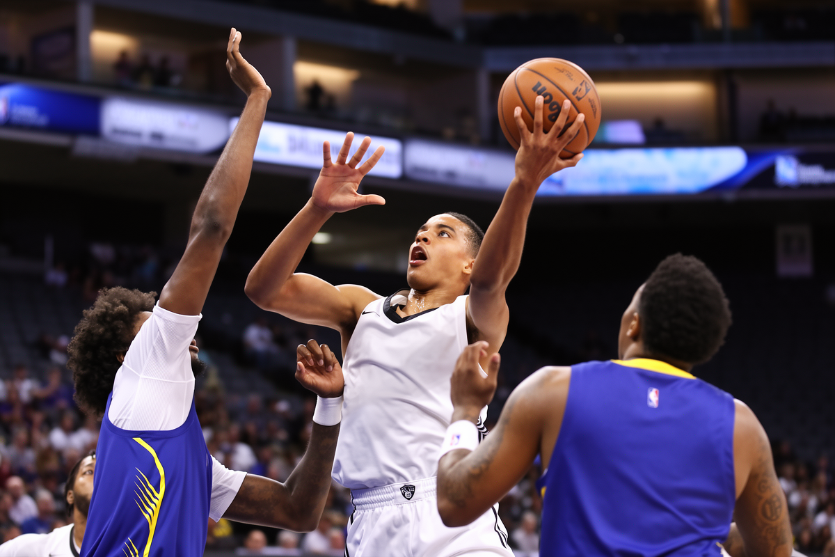半岛体育 - 路易斯维尔新星米卡尔·布朗 Jr.：夏季联赛首秀绽放 NBA 梦想 - 半岛体育